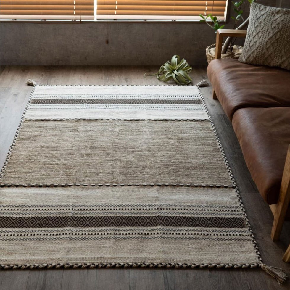 Tapis d'accent moderne en kilim indien