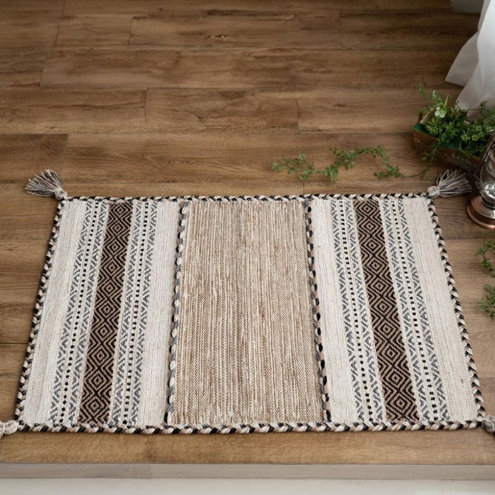Tapis d'accent moderne en kilim indien