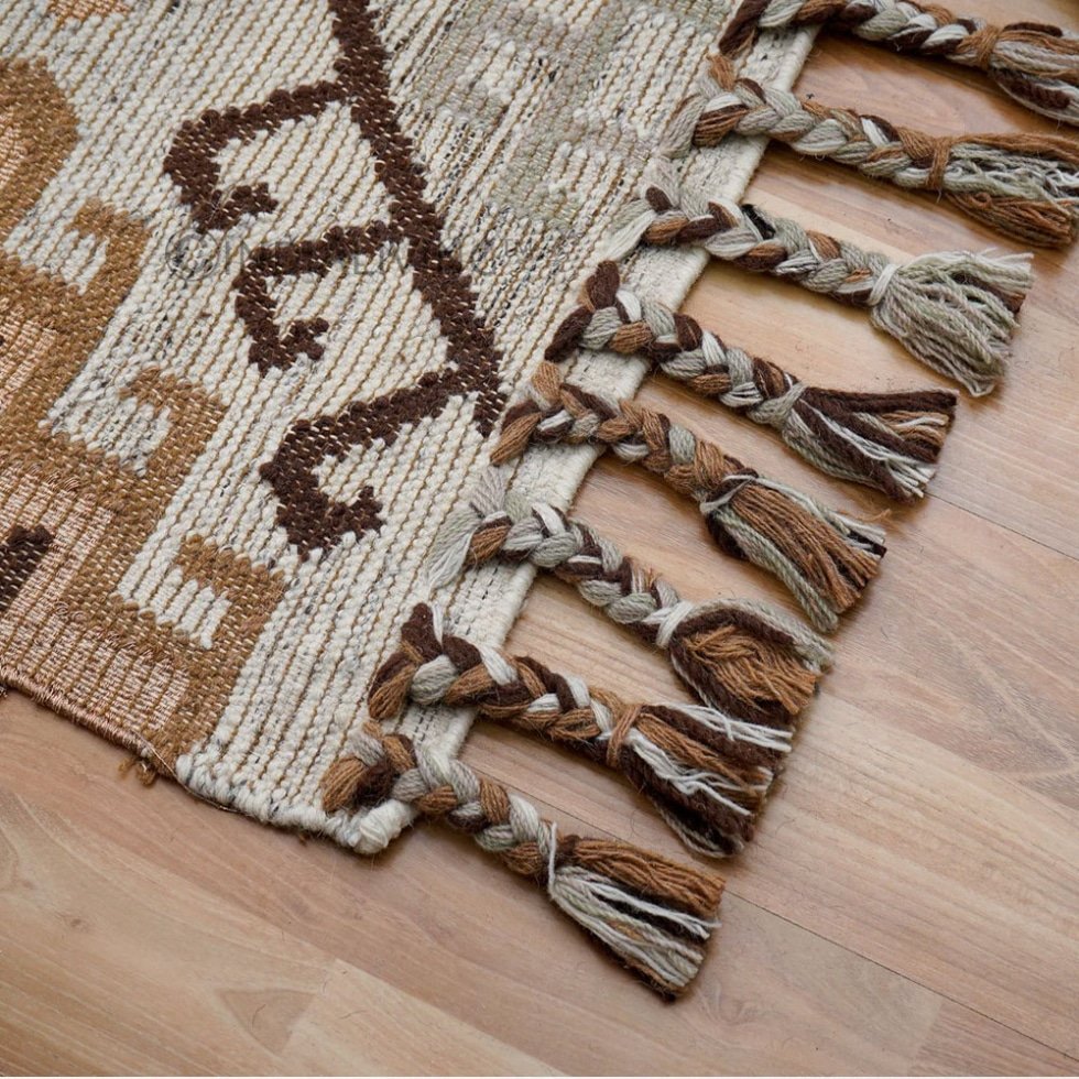 Tapis kilim beige ancien de style vintage