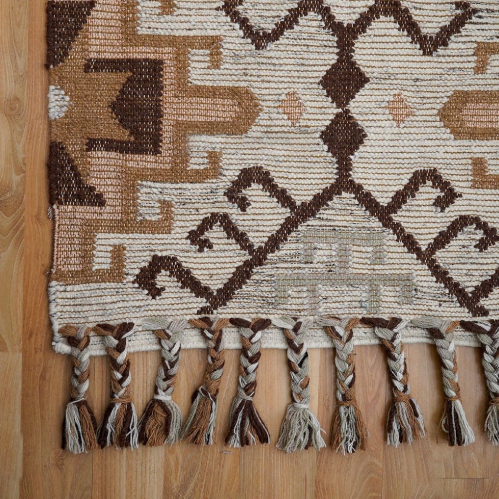 Tapis kilim beige ancien de style vintage