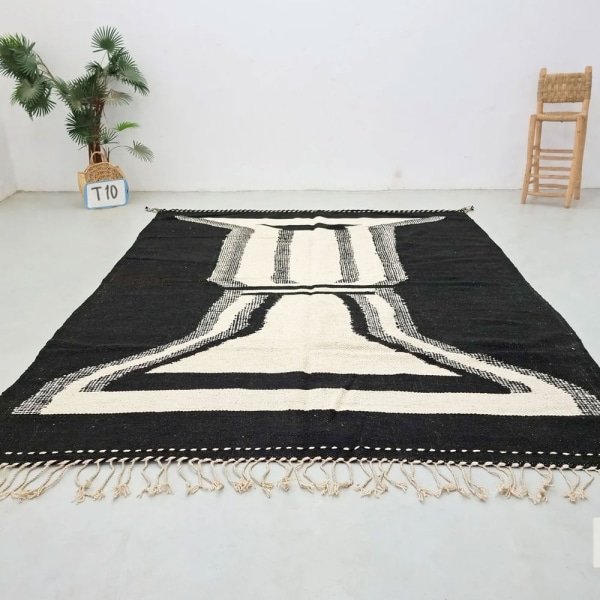 Tapis kilim Zanafi tribal noir