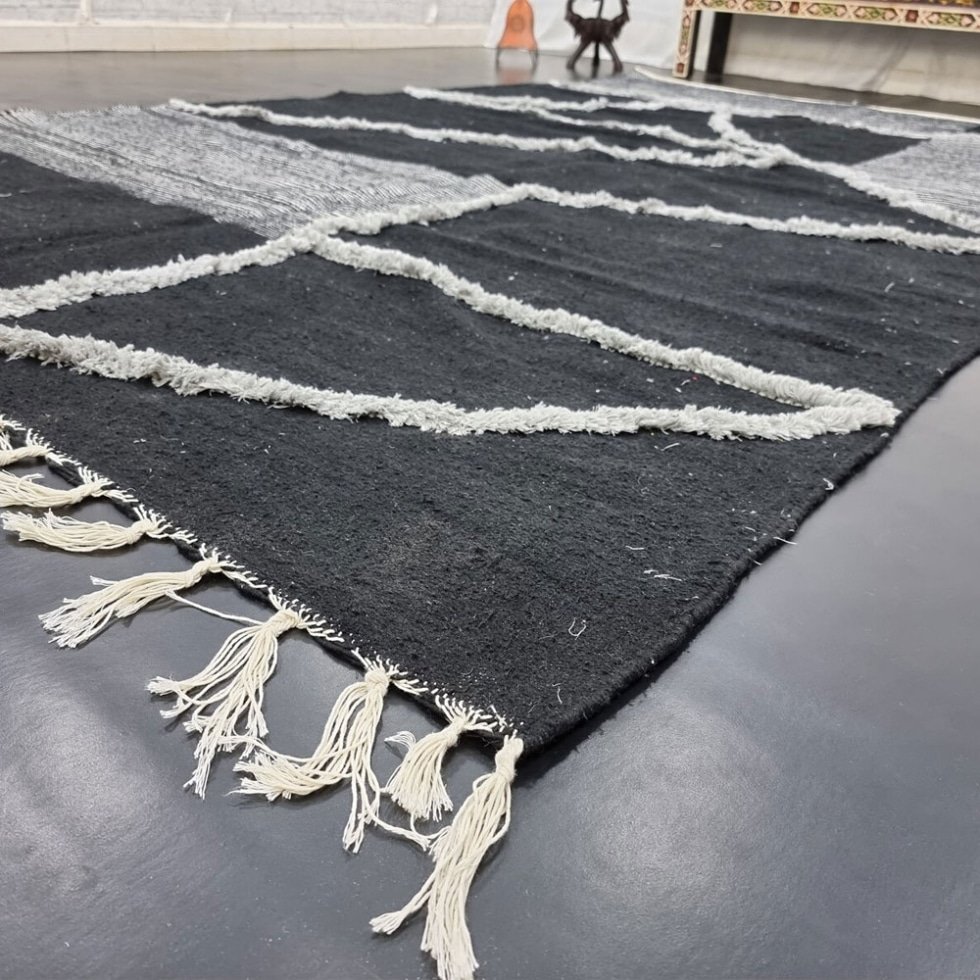 Tapis kilim marocain Zanafi noir