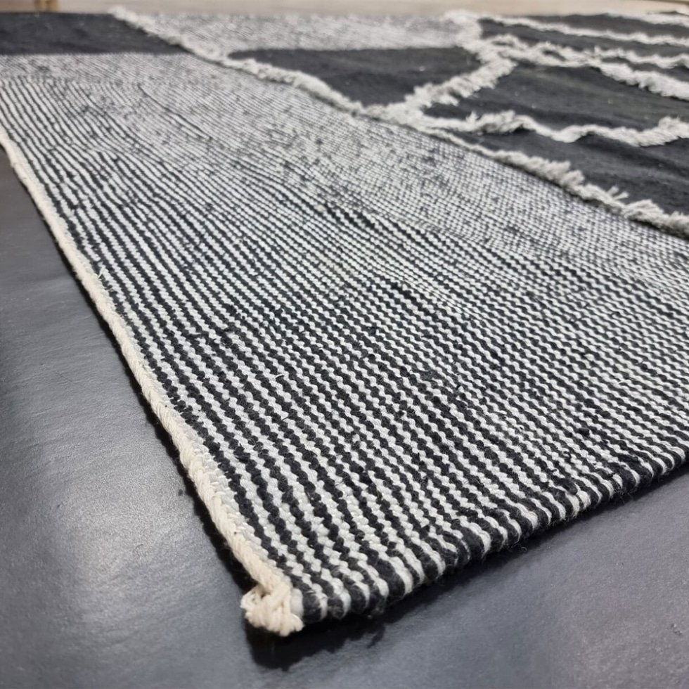 Tapis kilim marocain Zanafi noir