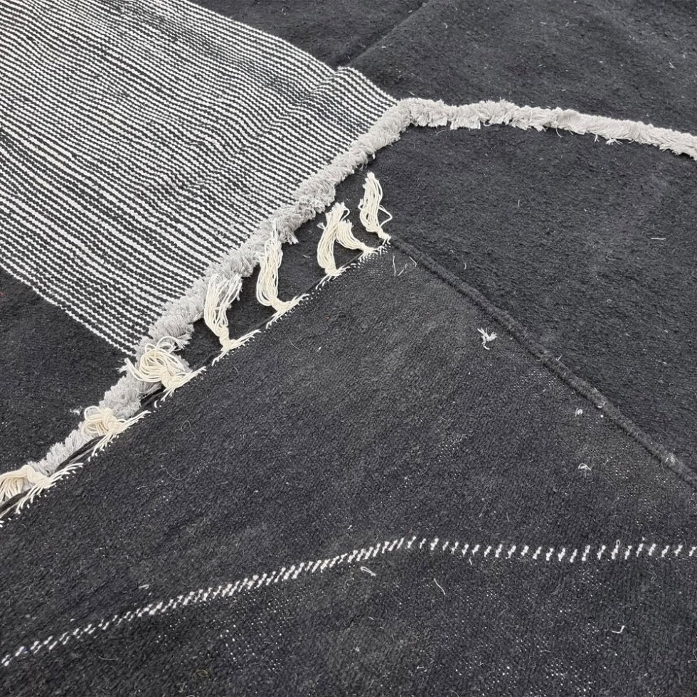 Tapis kilim marocain Zanafi noir