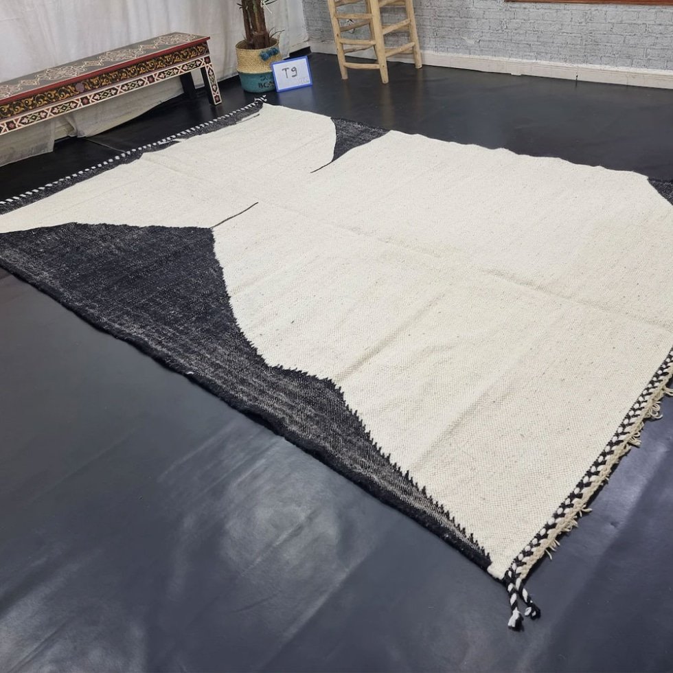 Tapis kilim marocain noir et blanc