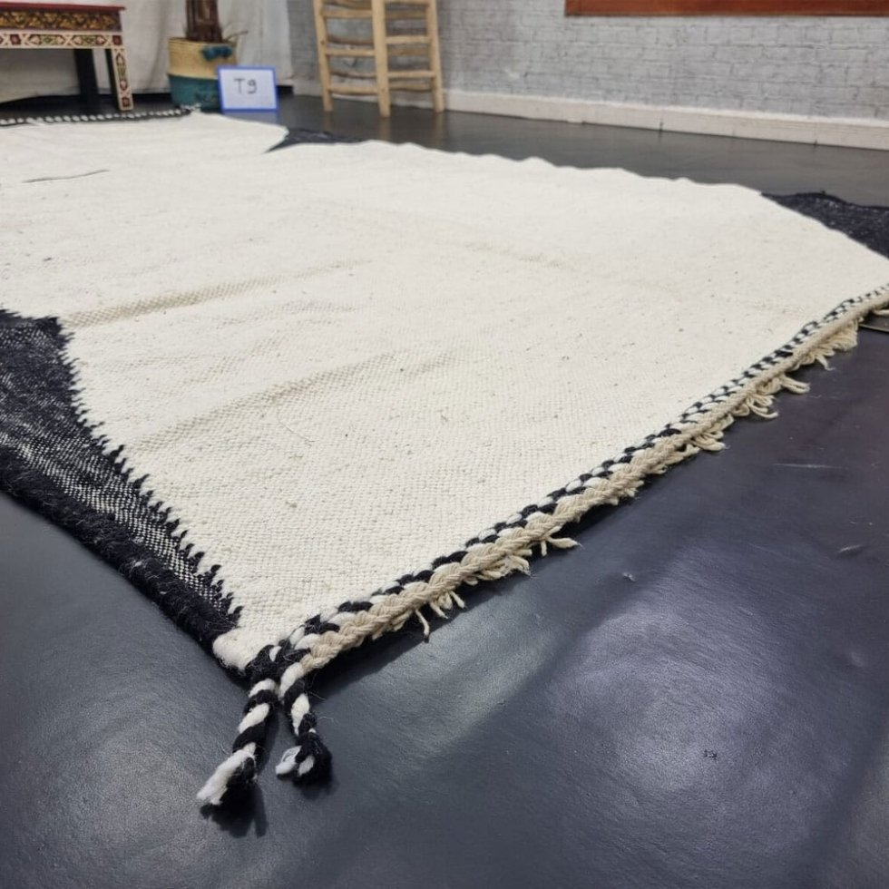 Tapis kilim marocain noir et blanc