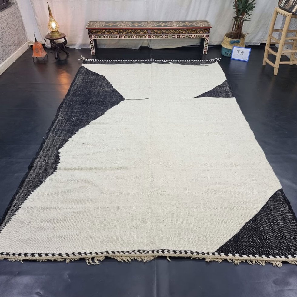 Tapis kilim marocain noir et blanc
