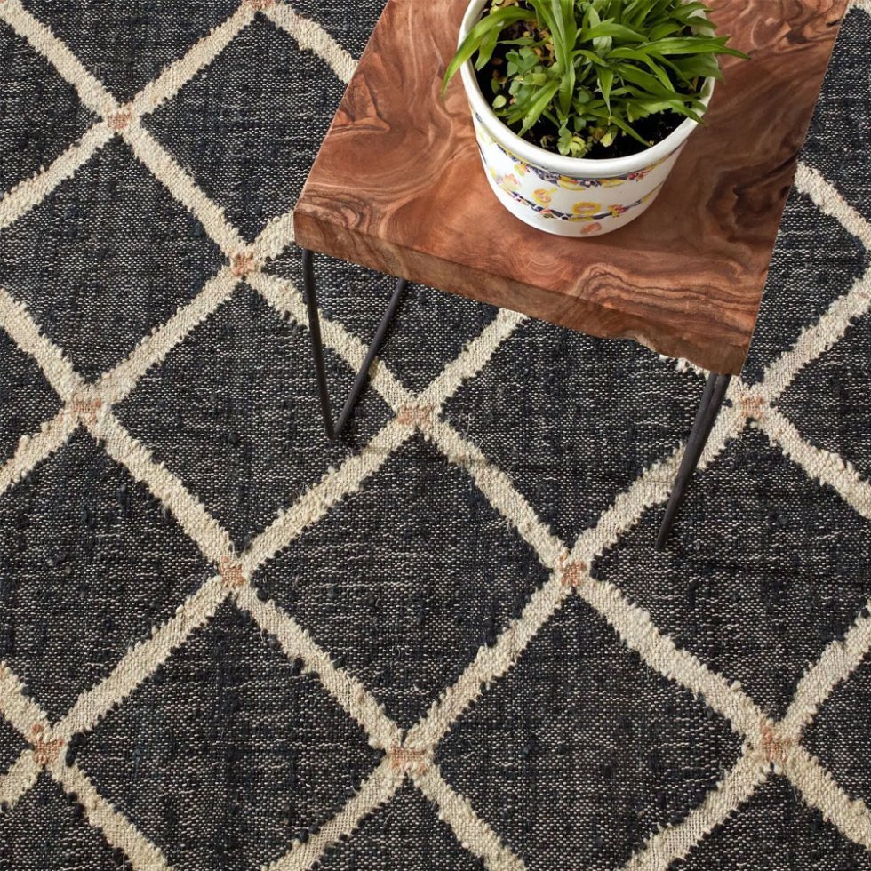 Tapis kilim à losanges noirs et blancs