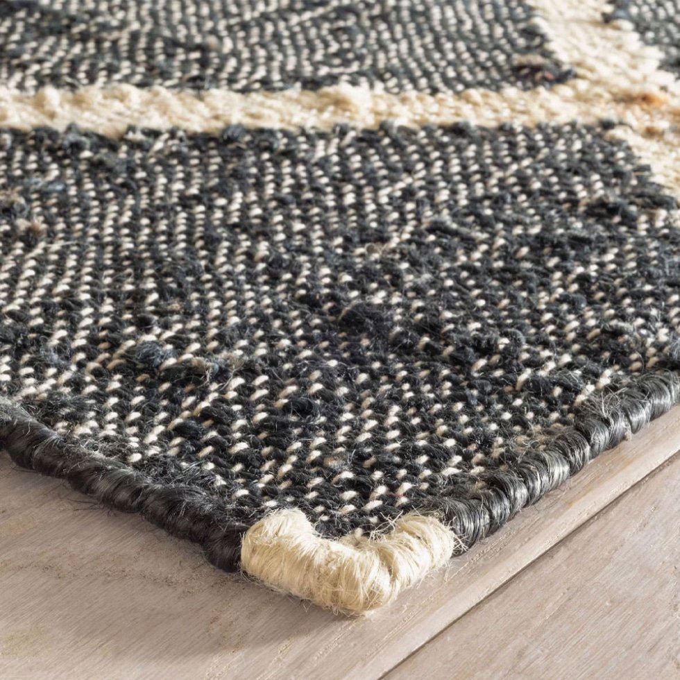 Tapis kilim à losanges noirs et blancs