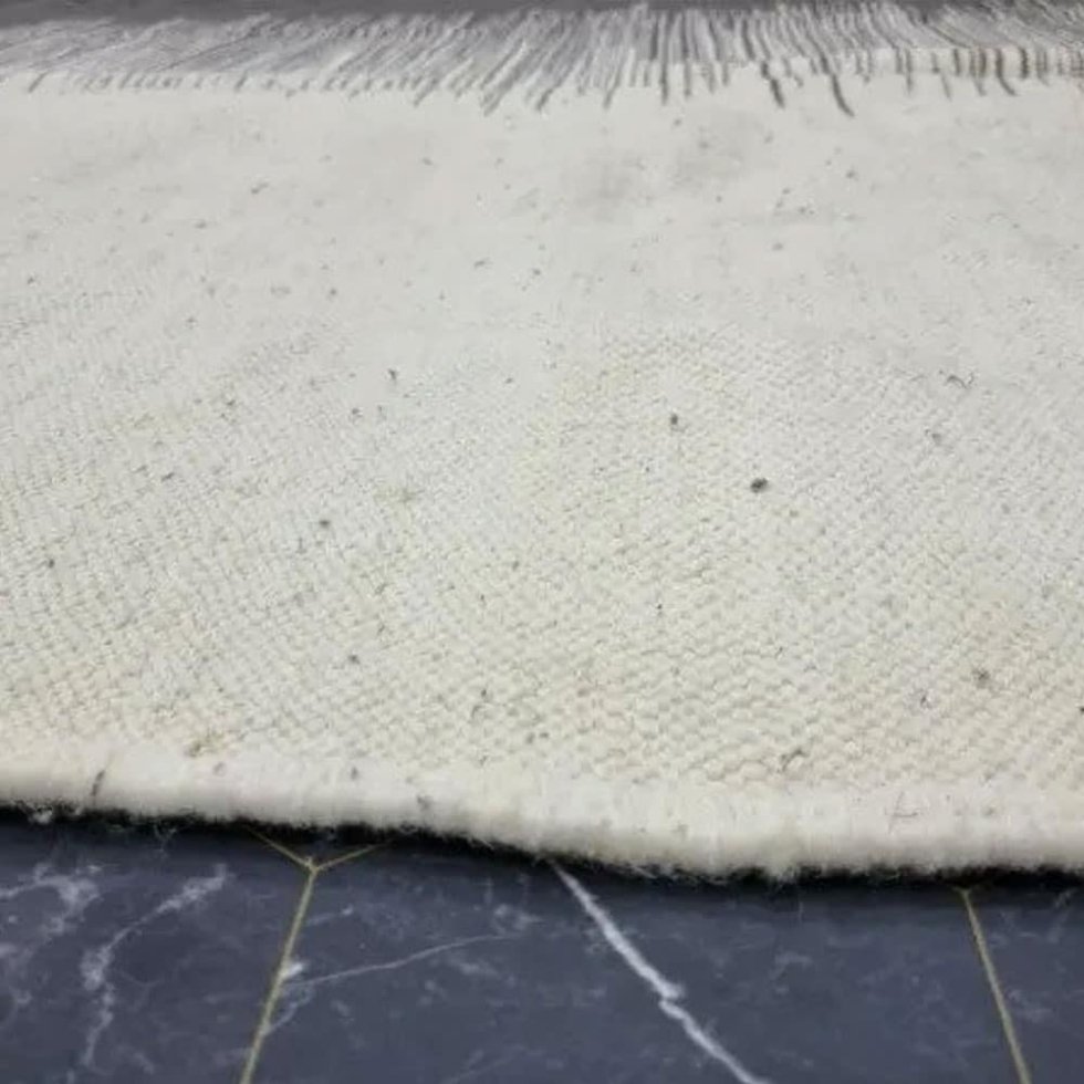 Tapis berbère kilim rayé noir et blanc