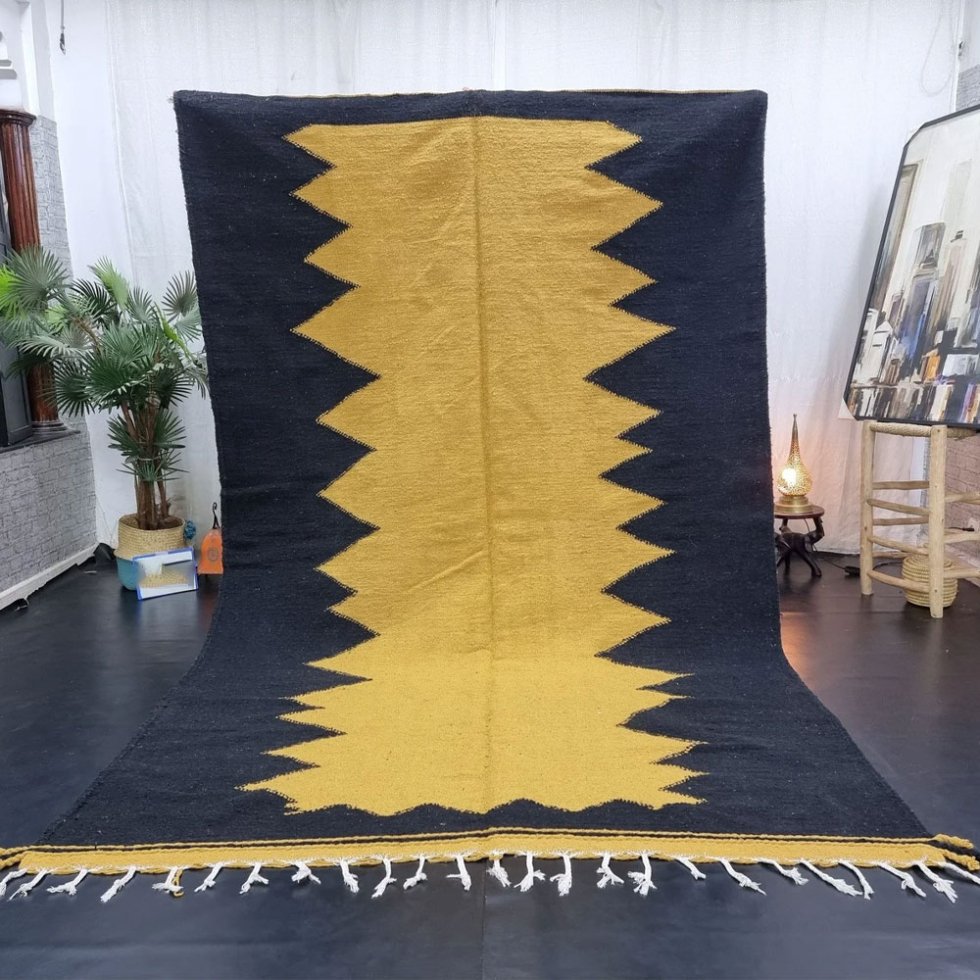 Tapis kilim berbère noir et jaune