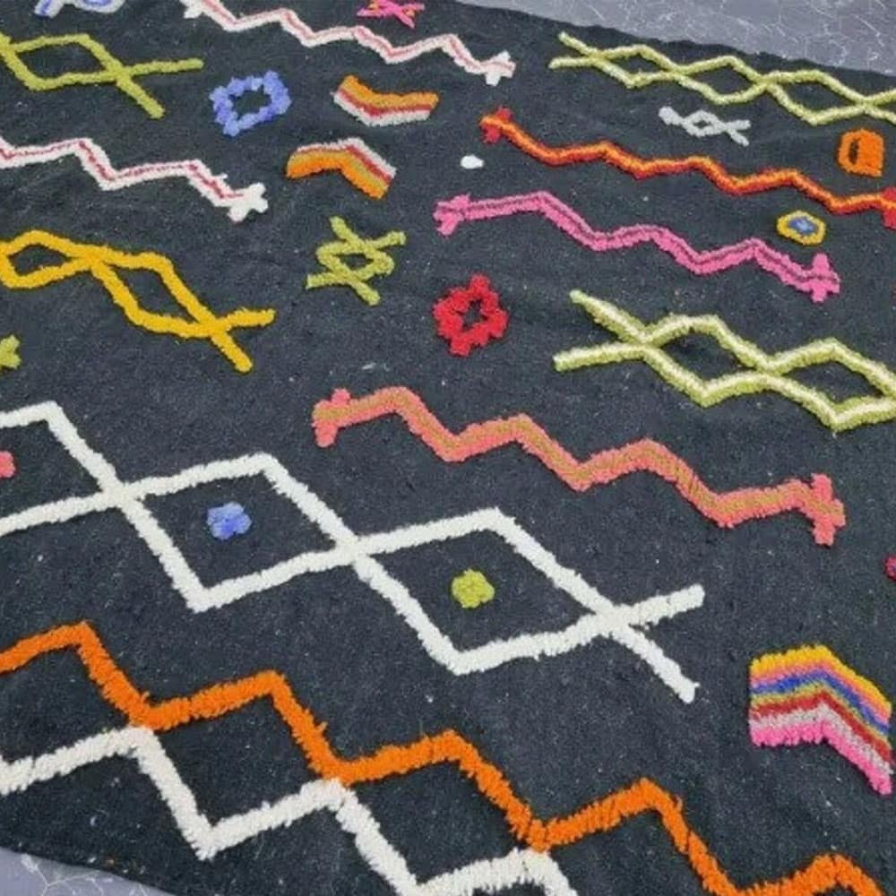 Tapis kilim berbère tribal noir Tapis kilim berbère tribal noir