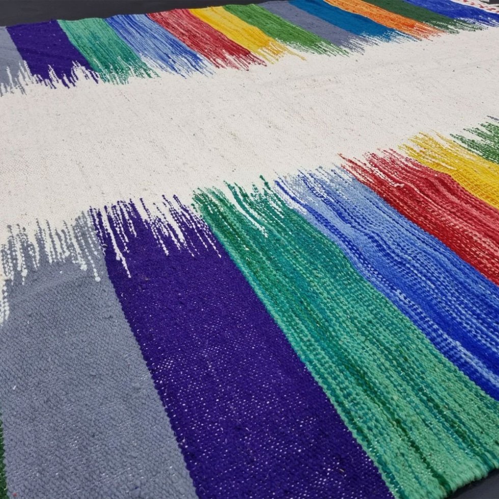Tapis marocain en kilim aux couleurs vives
