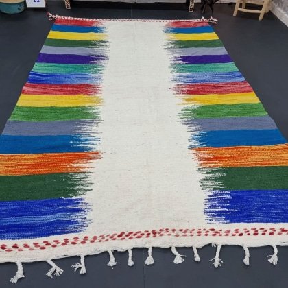 Tapis marocain en kilim aux couleurs vives