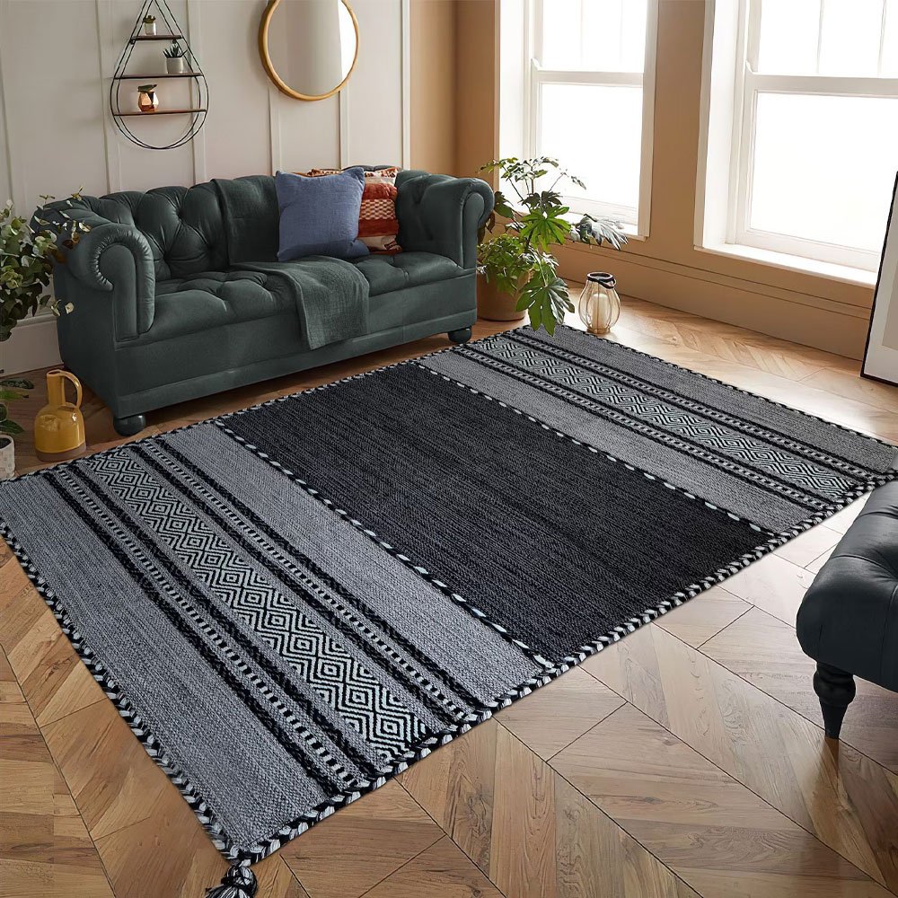 Tapis kilim moderne noir fait main Tapis kilim moderne noir fait main