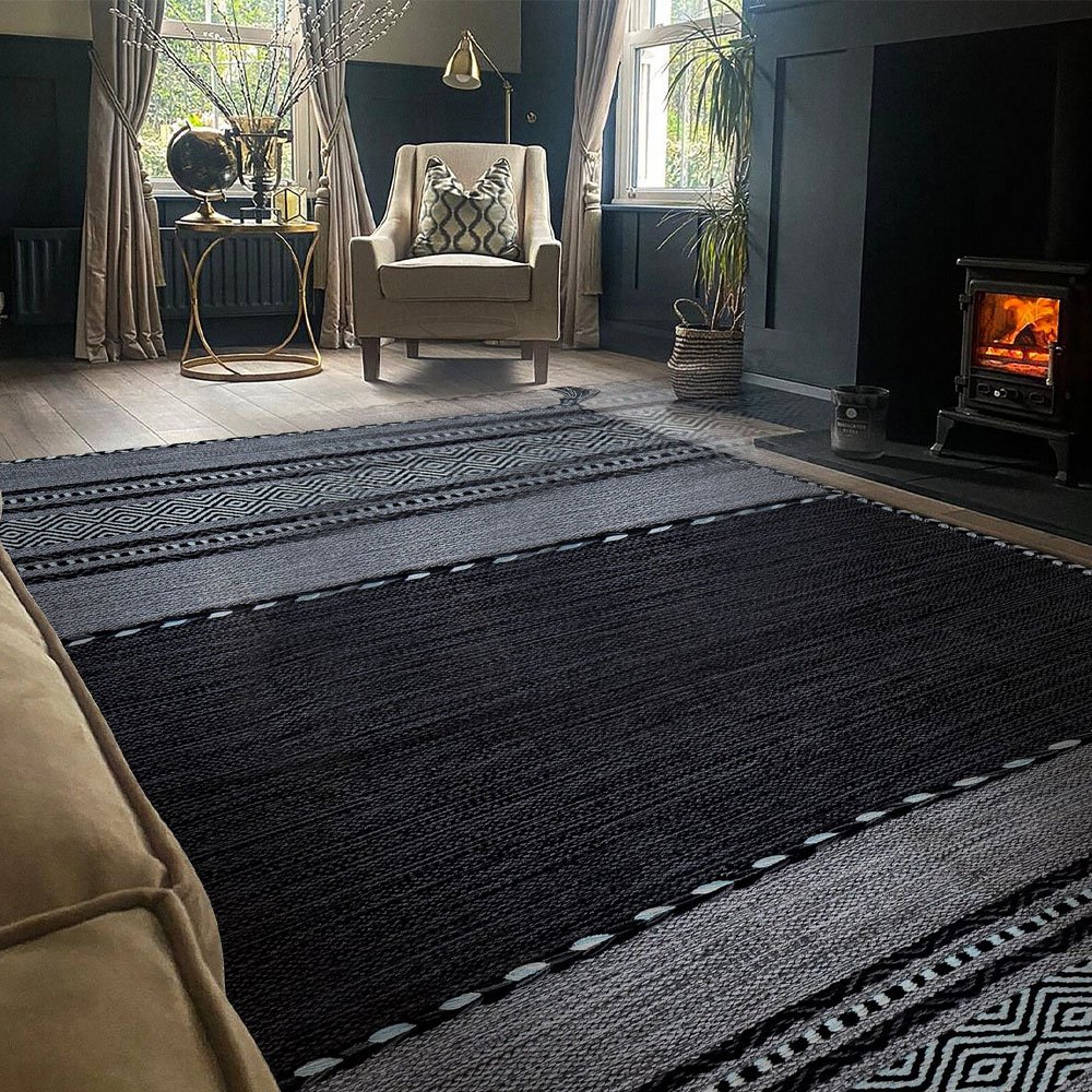 Tapis kilim moderne noir fait main Tapis kilim moderne noir fait main