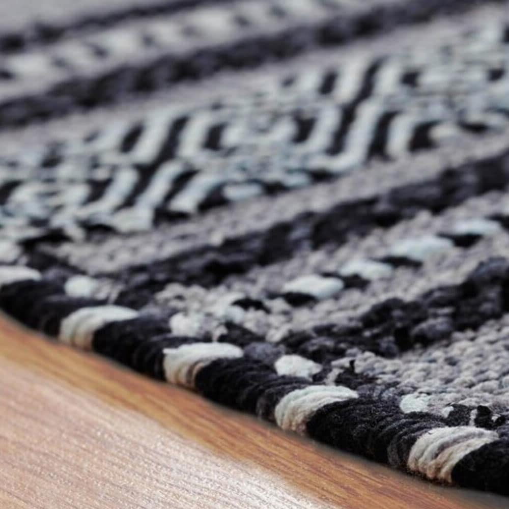 Tapis kilim moderne noir fait main Tapis kilim moderne noir fait main