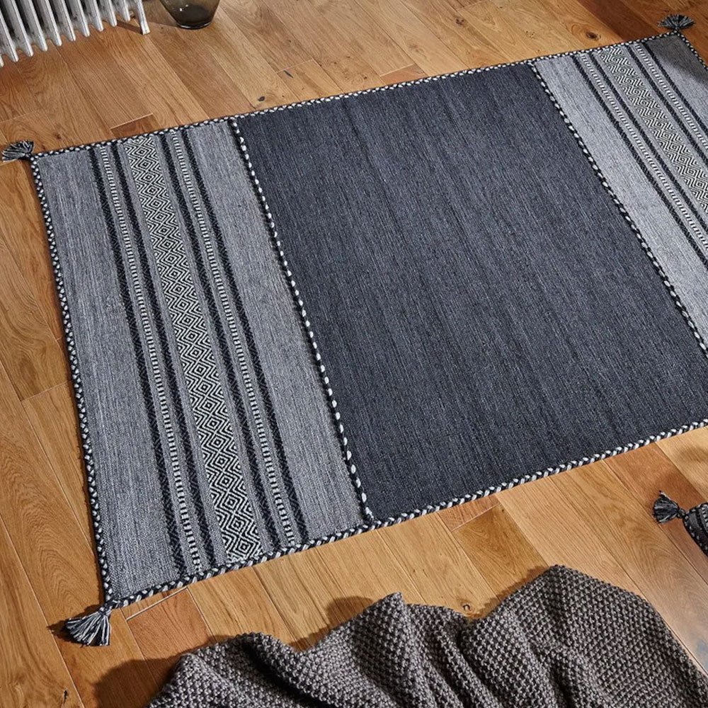 Tapis kilim moderne noir fait main Tapis kilim moderne noir fait main