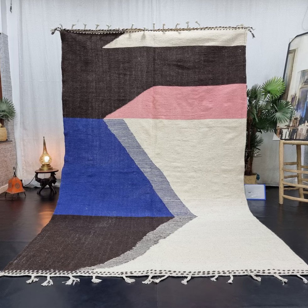 Tapis géométrique moderne en kilim marocain