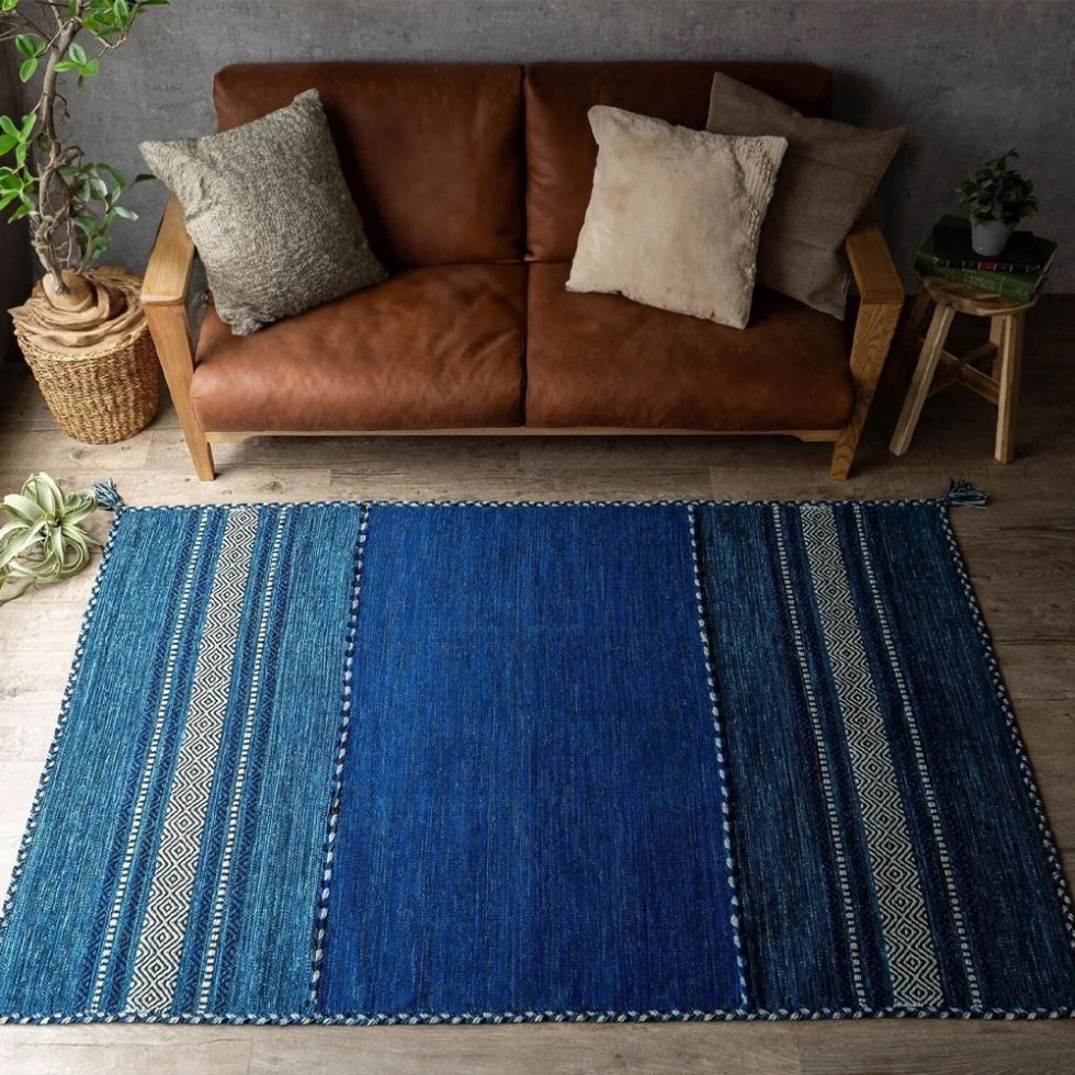 Tapis indien kilim bleu marine