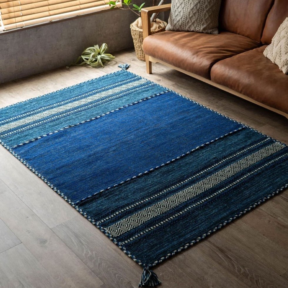 Tapis indien kilim bleu marine