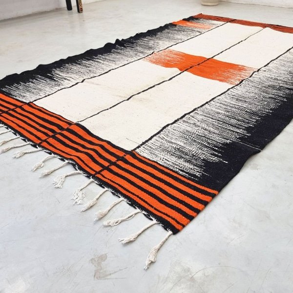 Tapis Kilim tissé plat orange et noir