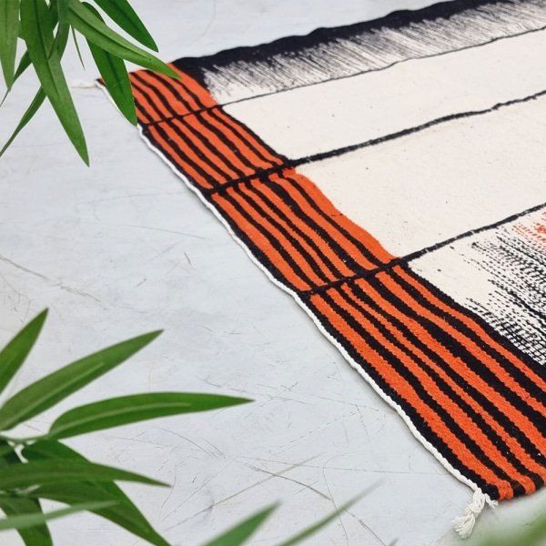 Tapis Kilim tissé plat orange et noir