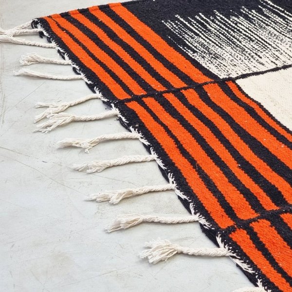 Tapis Kilim tissé plat orange et noir