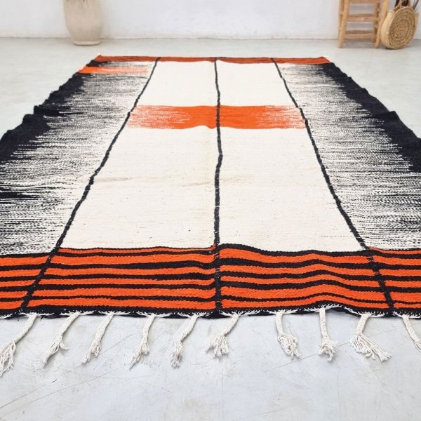 Tapis Kilim tissé plat orange et noir