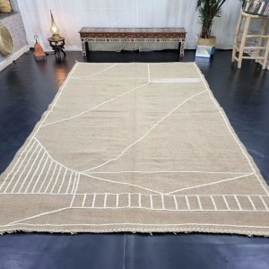 Tapis marocain en kilim beige uni
