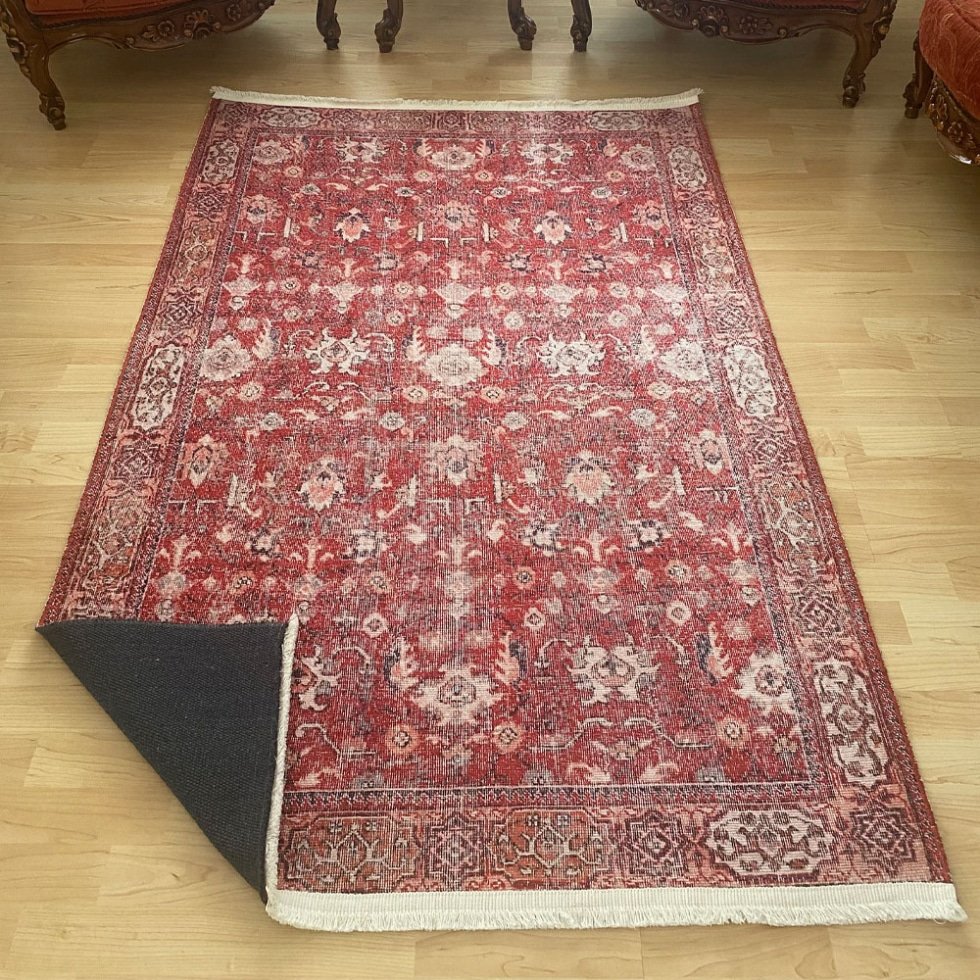 Tapis lavable Oushak rouge de style Kilim
