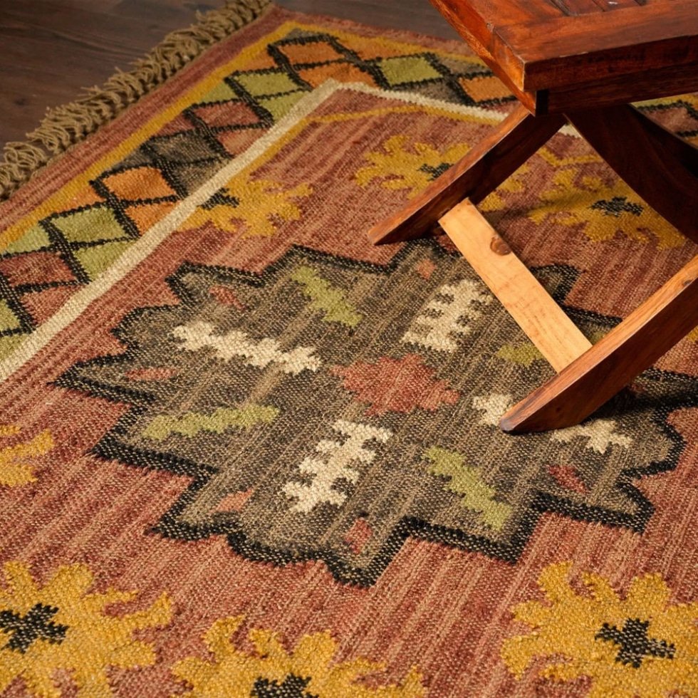 Tapis kilim rouge délavé de style navajo