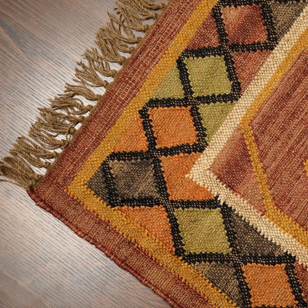 Tapis kilim rouge délavé de style navajo