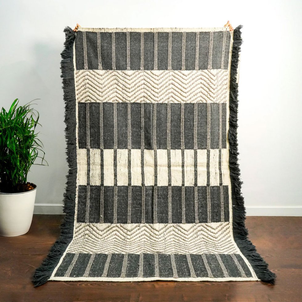Tapis kilim noir et blanc de style scandinave