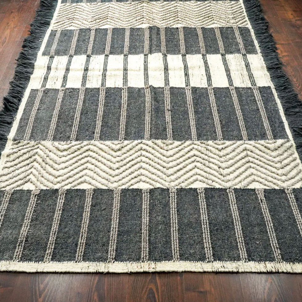 Tapis kilim noir et blanc de style scandinave
