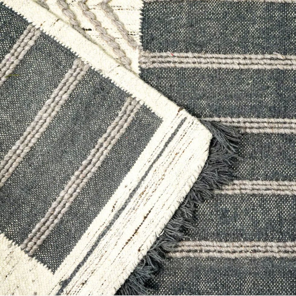 Tapis kilim noir et blanc de style scandinave