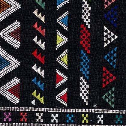 Tapis traditionnel berbère Akhnif noir en kilim