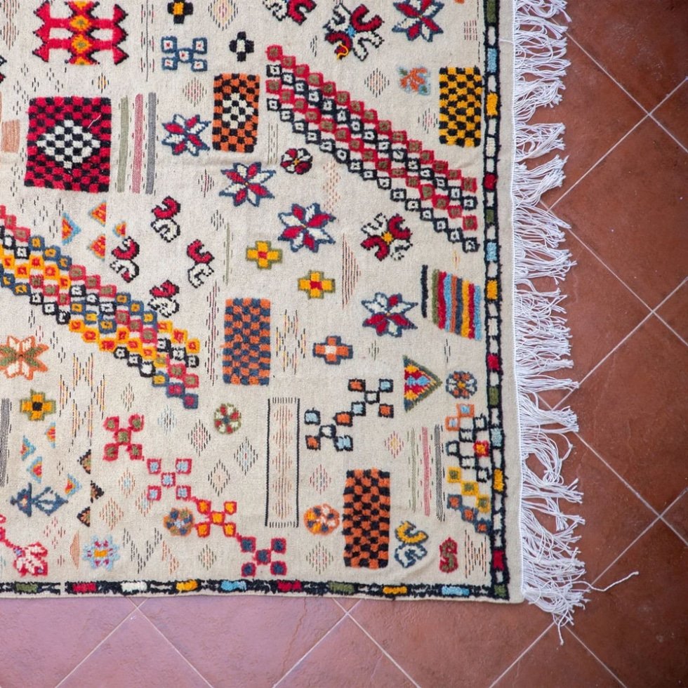 Tapis traditionnel berbère Akhnif blanc en kilim