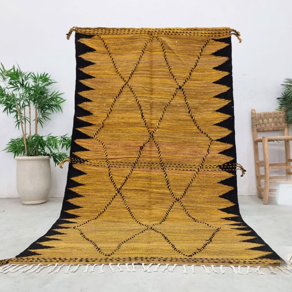 Tapis kilim marocain jaune et noir