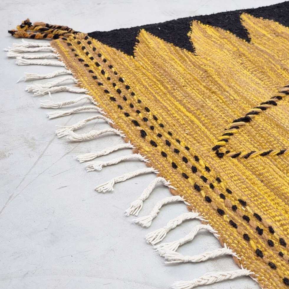 Tapis kilim marocain jaune et noir
