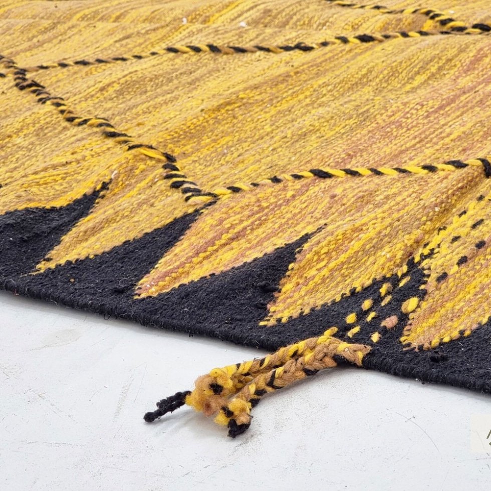 Tapis kilim marocain jaune et noir