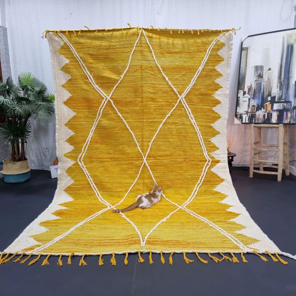 Tapis kilim marocain jaune et blanc