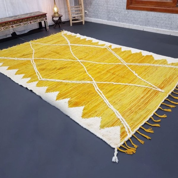 Tapis kilim marocain jaune et blanc