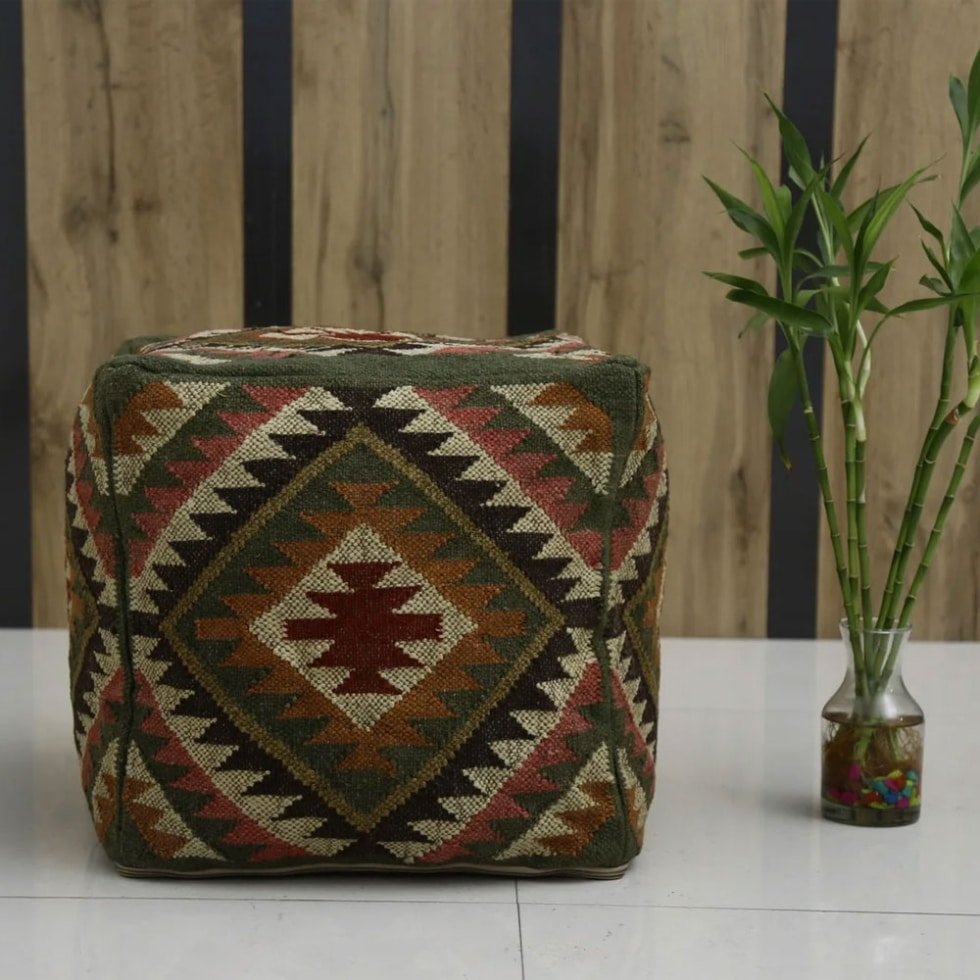 Pouf Kilim vert à motifs de diamants