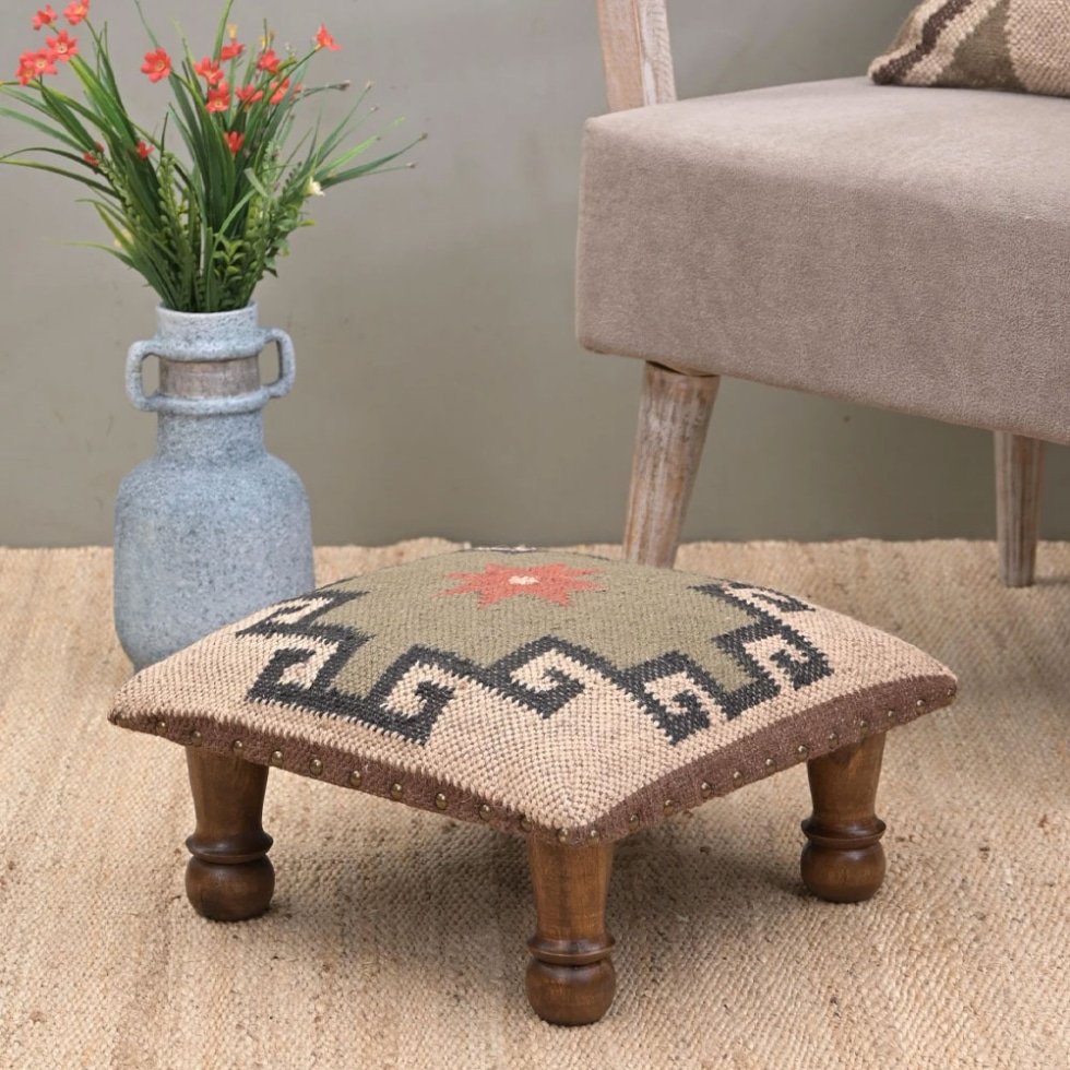 Petit tapis kilim ivoire tabouret ottoman