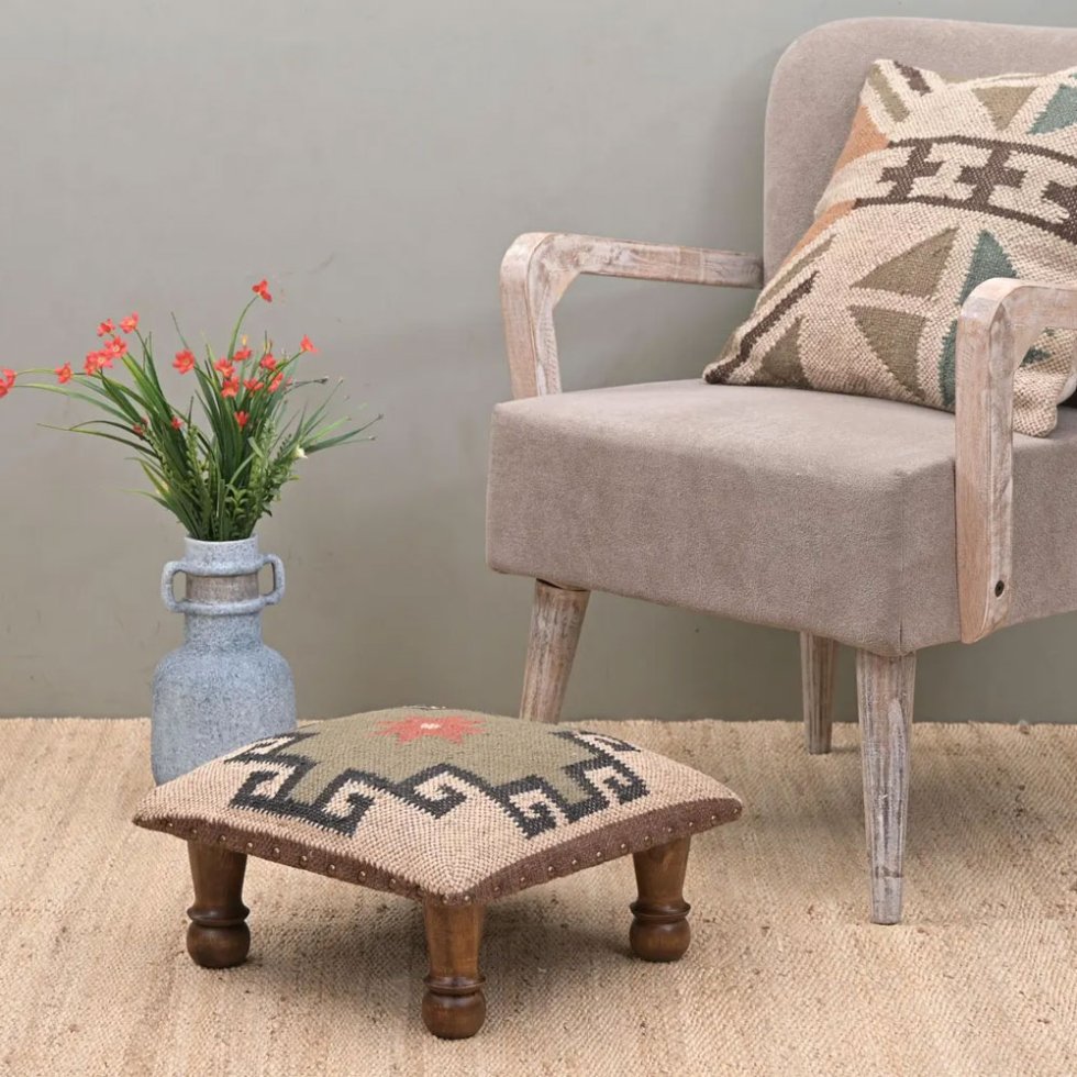 Petit tapis kilim ivoire tabouret ottoman