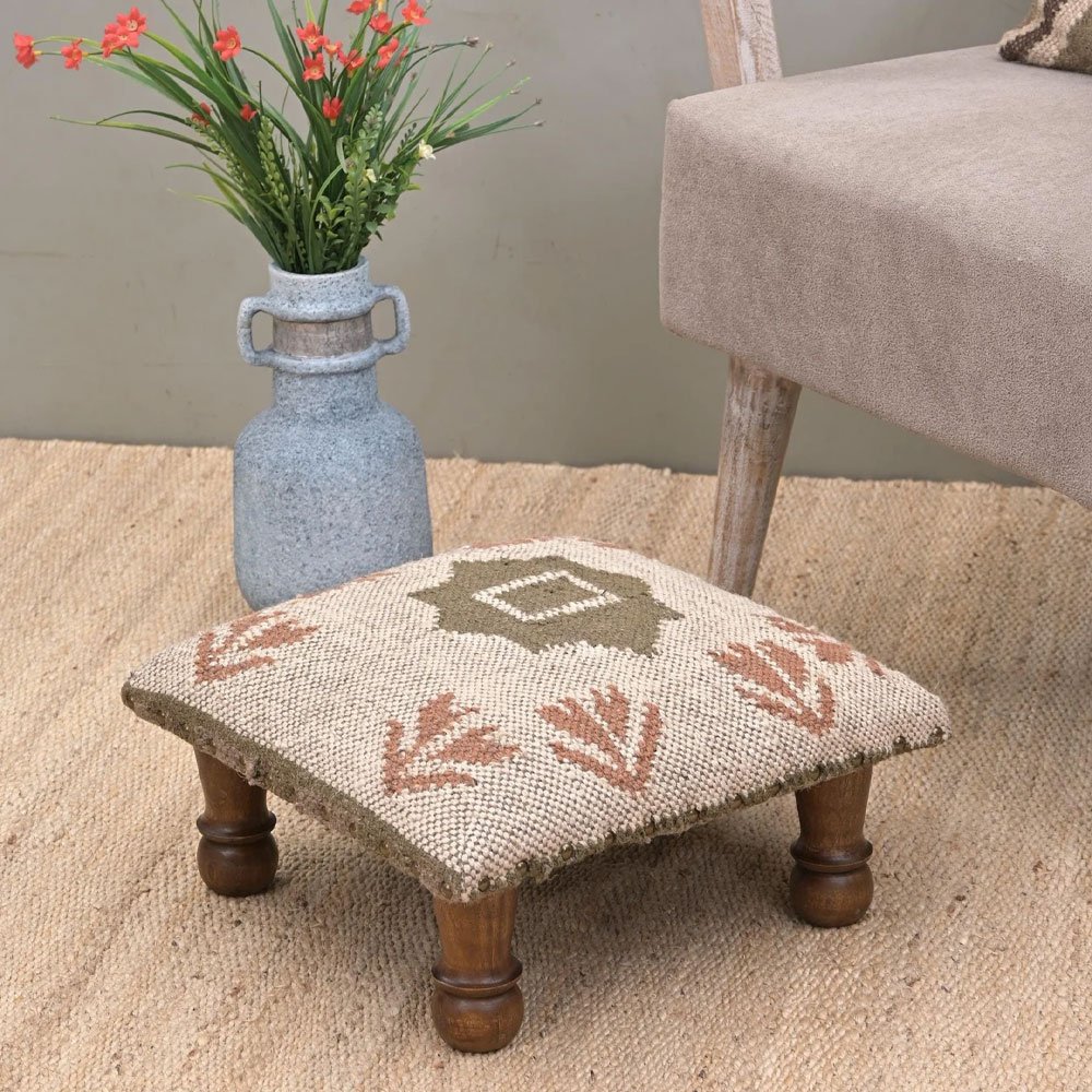Petit tabouret ottoman en kilim carré blanc Petit tabouret ottoman en kilim carré blanc
