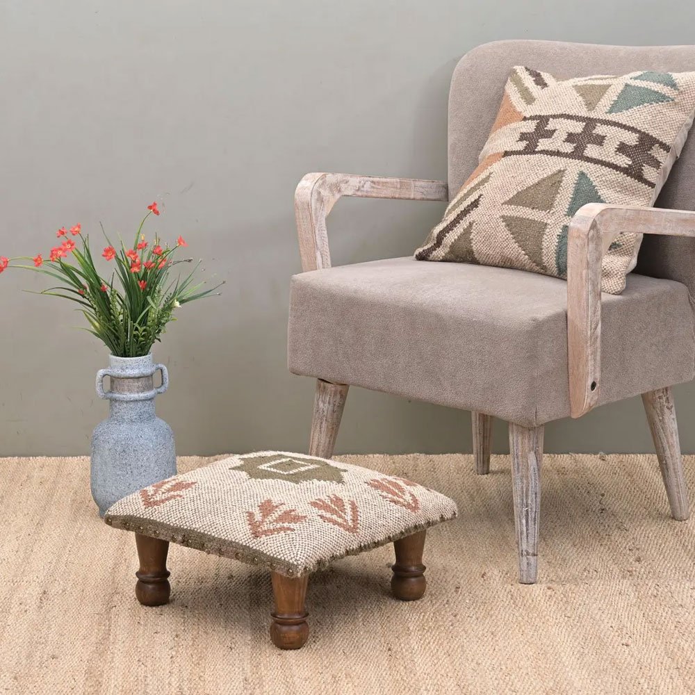 Petit tabouret ottoman en kilim carré blanc Petit tabouret ottoman en kilim carré blanc