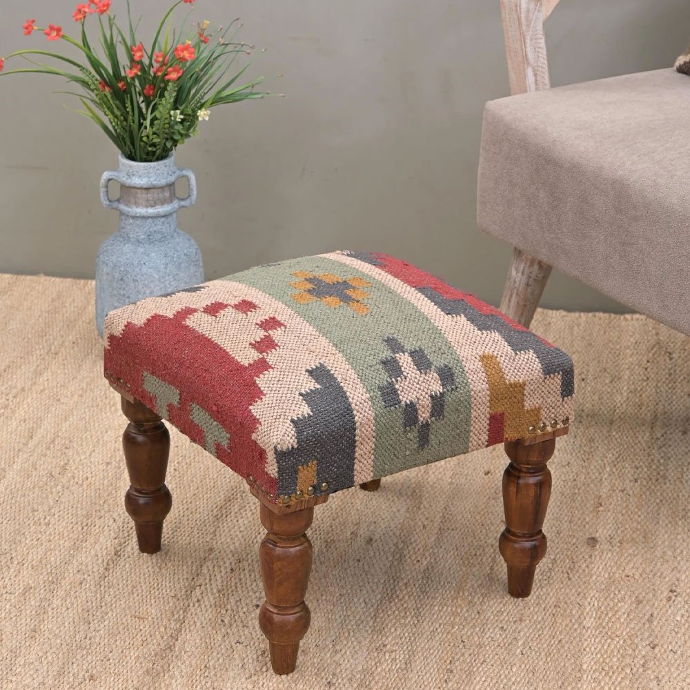Tabouret rembourré en kilim carré Tabouret rembourré en kilim carré