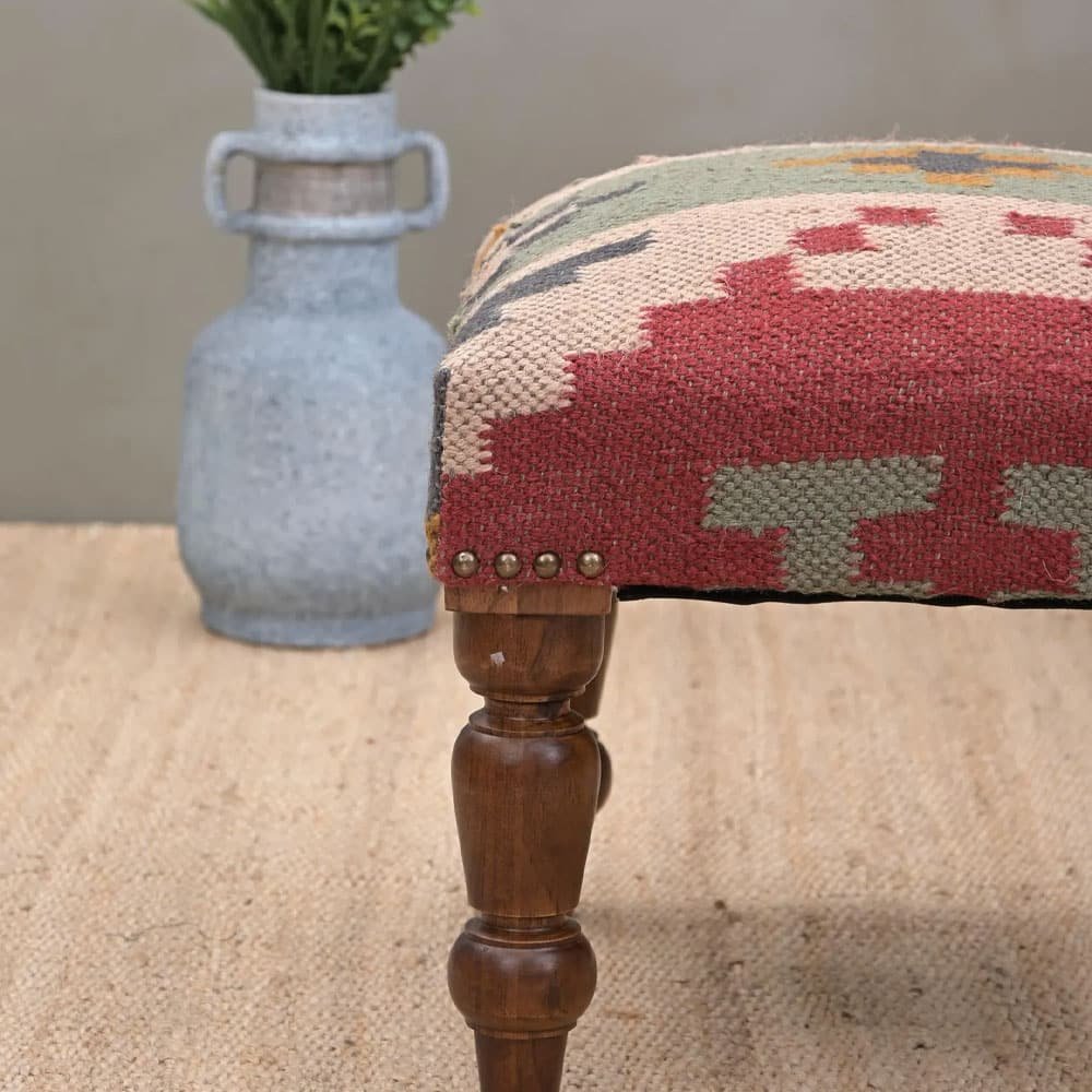 Tabouret rembourré en kilim carré Tabouret rembourré en kilim carré
